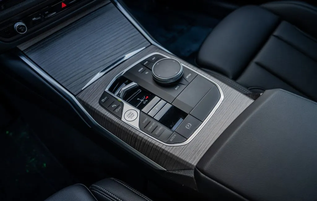 BMW 3 Series photo 12