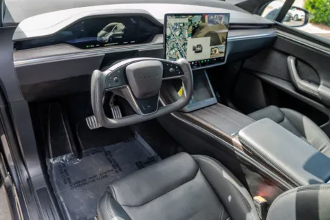 More photos of 2022 Tesla Model X at Gravity Autos Atlanta, GA