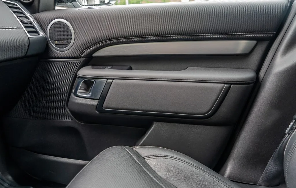 2023 Land Rover Discovery S R Dynamic - Photo 13