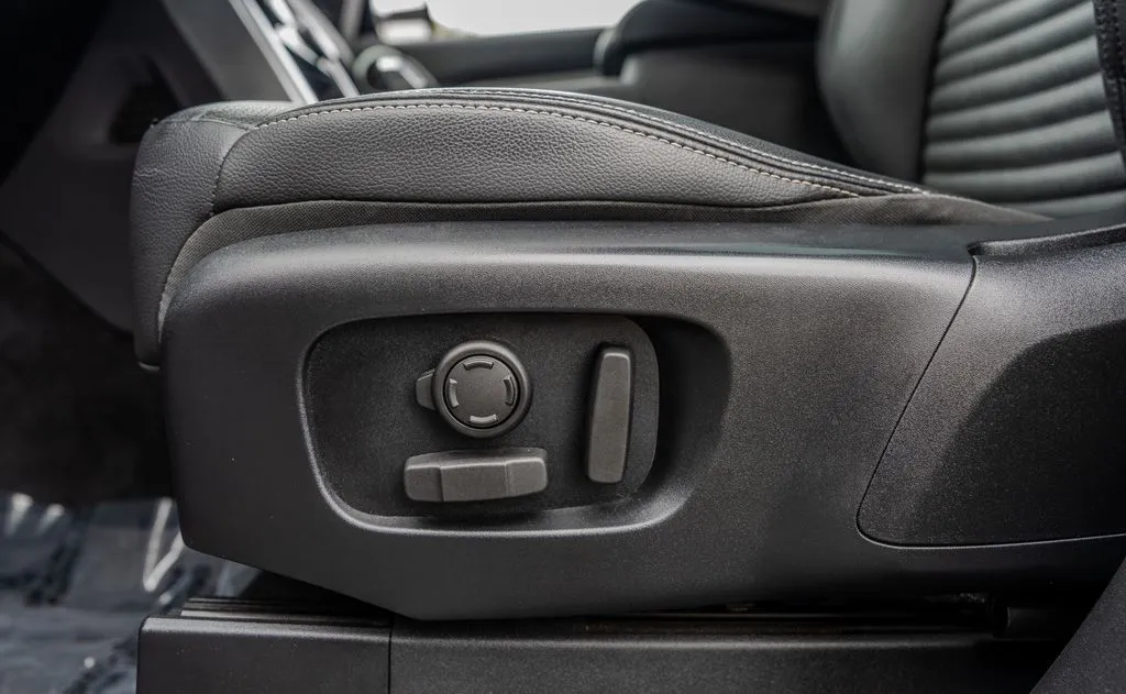 2023 Land Rover Discovery S R Dynamic - Photo 17