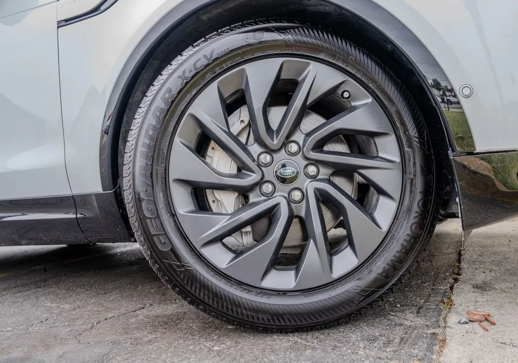 2023 Land Rover Discovery S R Dynamic - Photo 32