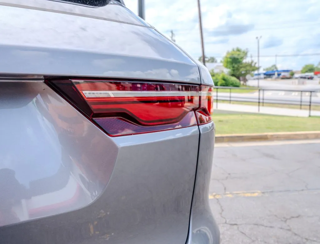 Jaguar F-PACE photo 26