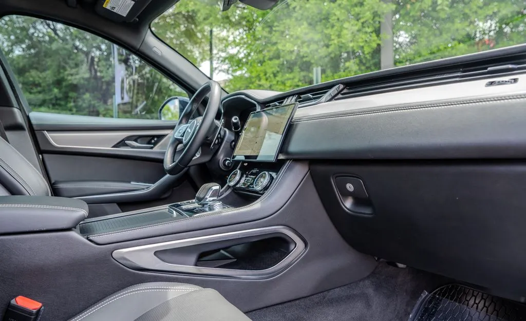 Jaguar F-PACE photo 23