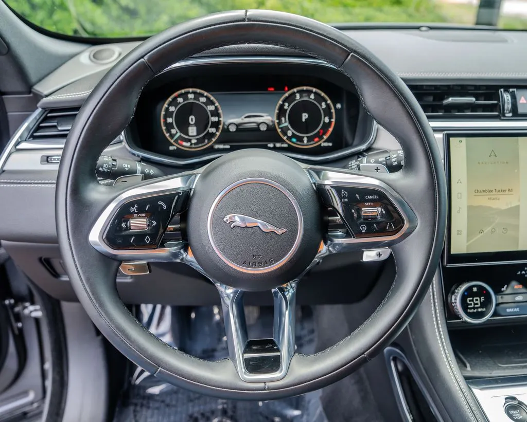 Jaguar F-PACE photo 5
