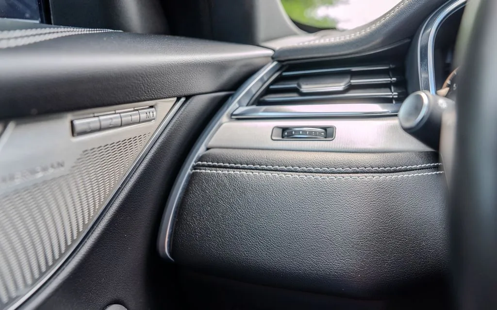 Jaguar F-PACE photo 8