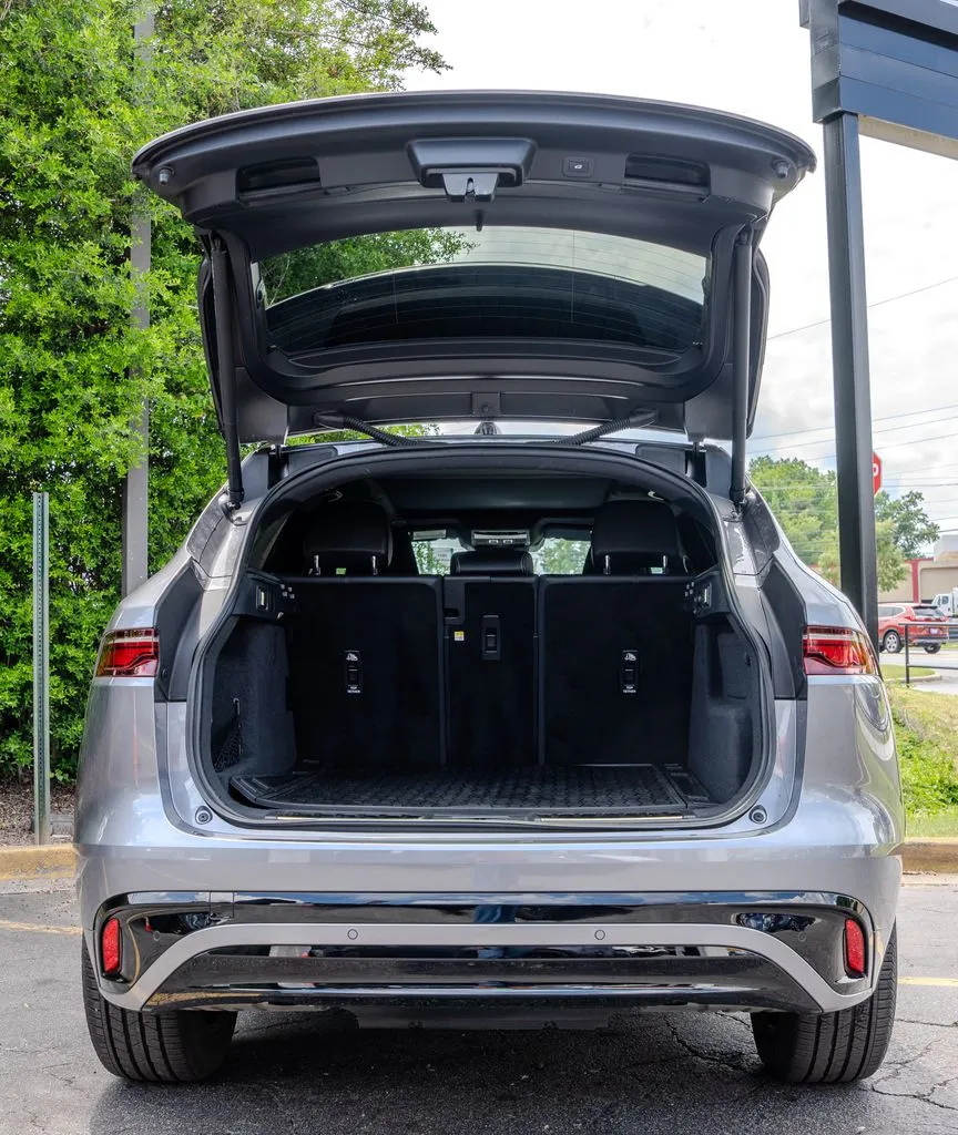 Jaguar F-PACE photo 24