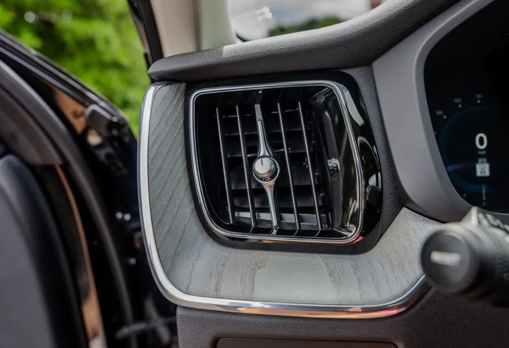 Volvo XC60 photo 8