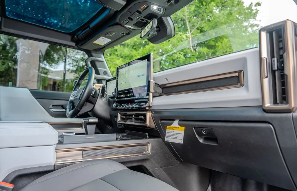 GMC Hummer EV SUV photo 23