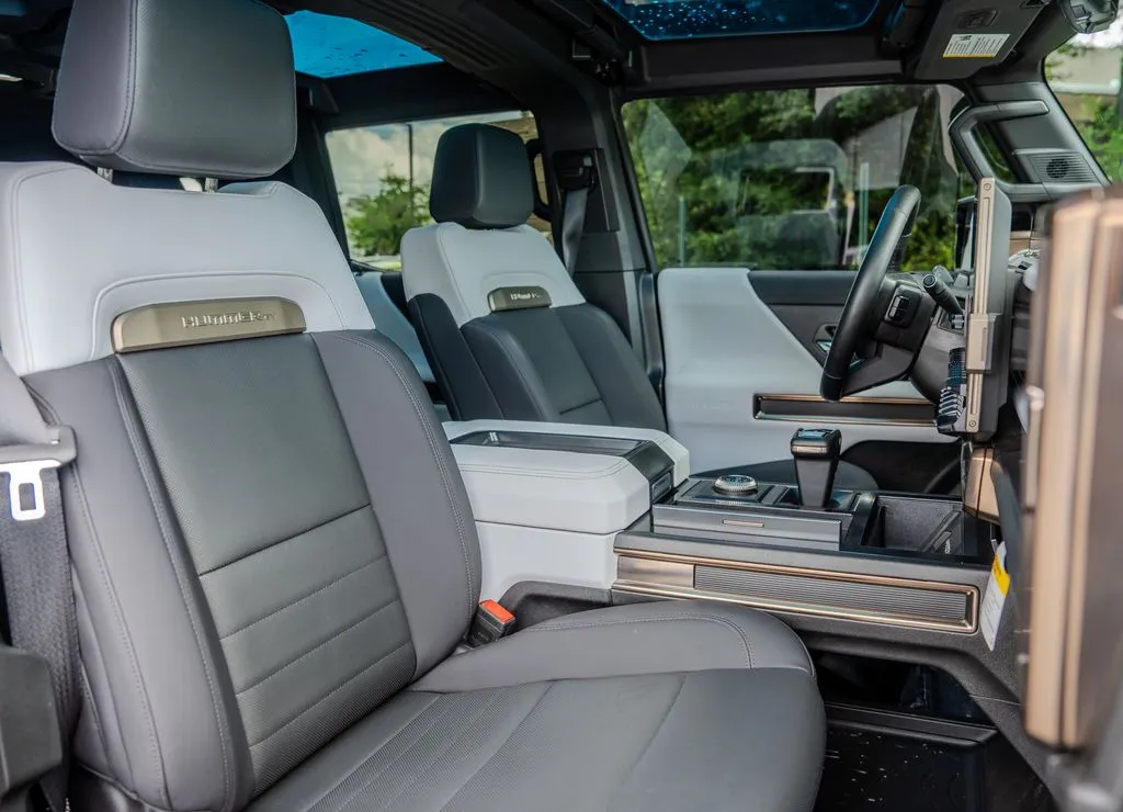 GMC Hummer EV SUV photo 22
