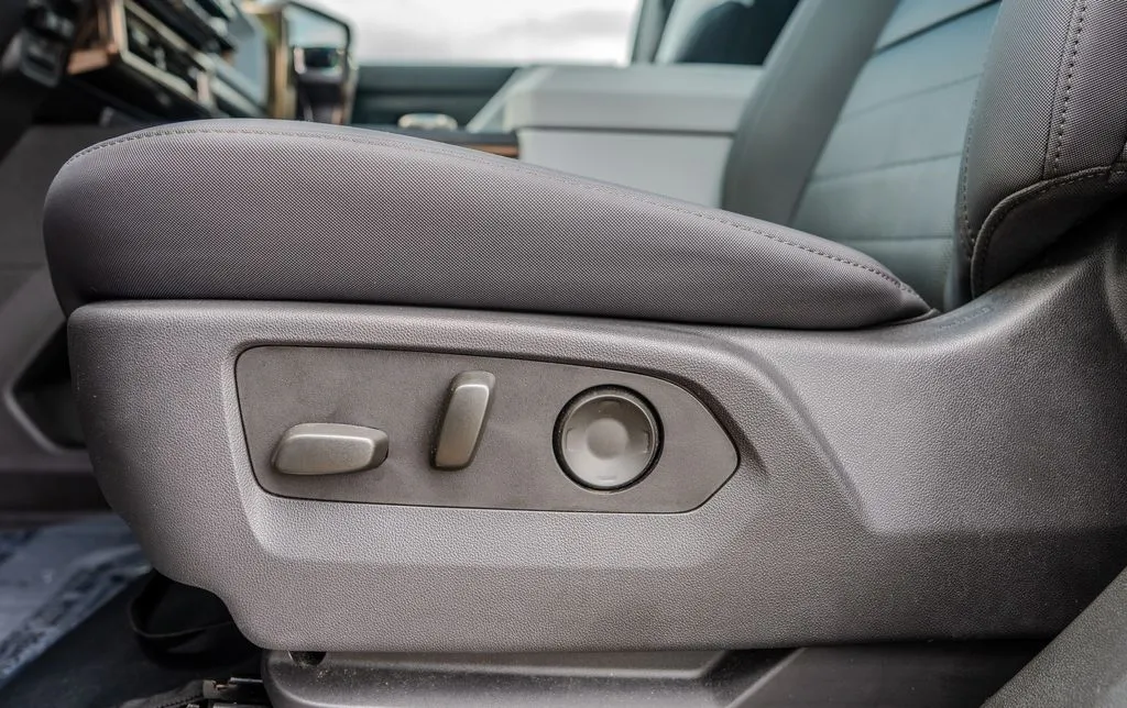 GMC Hummer EV SUV photo 16