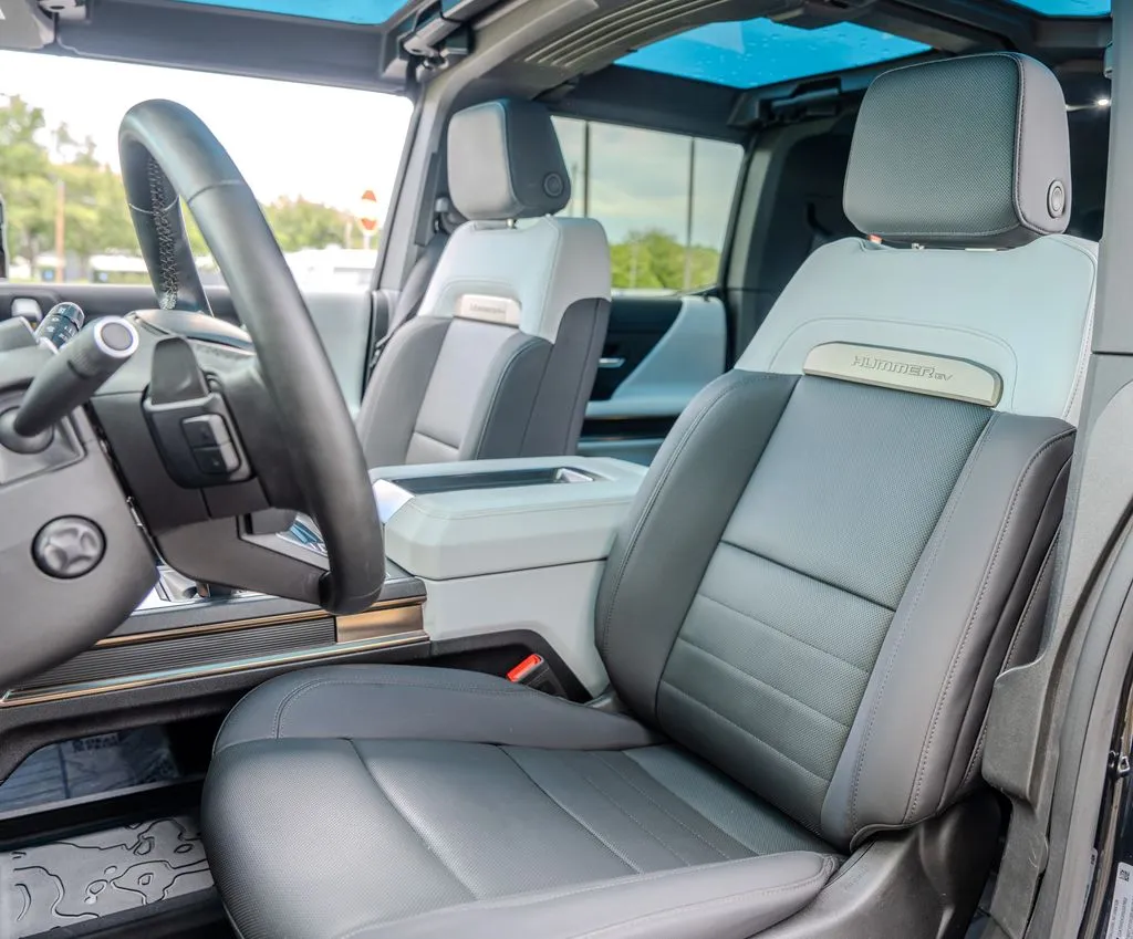 GMC Hummer EV SUV photo 18
