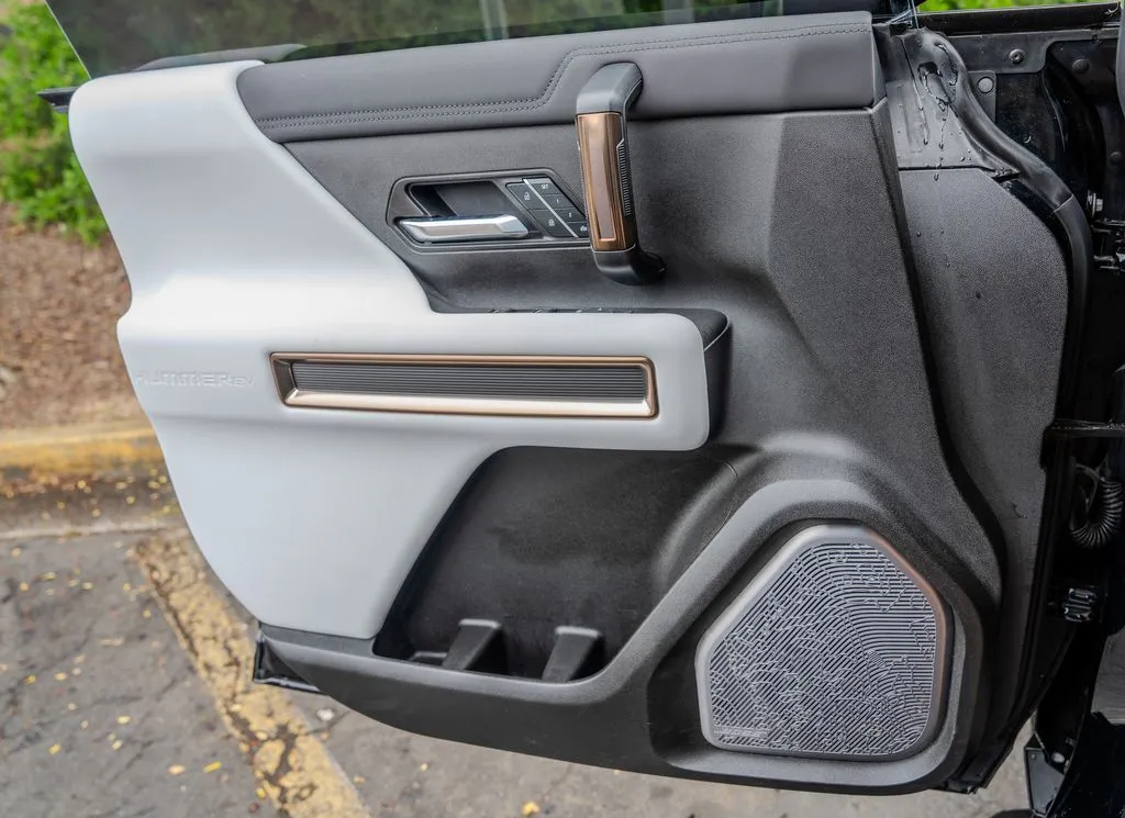 GMC Hummer EV SUV photo 15