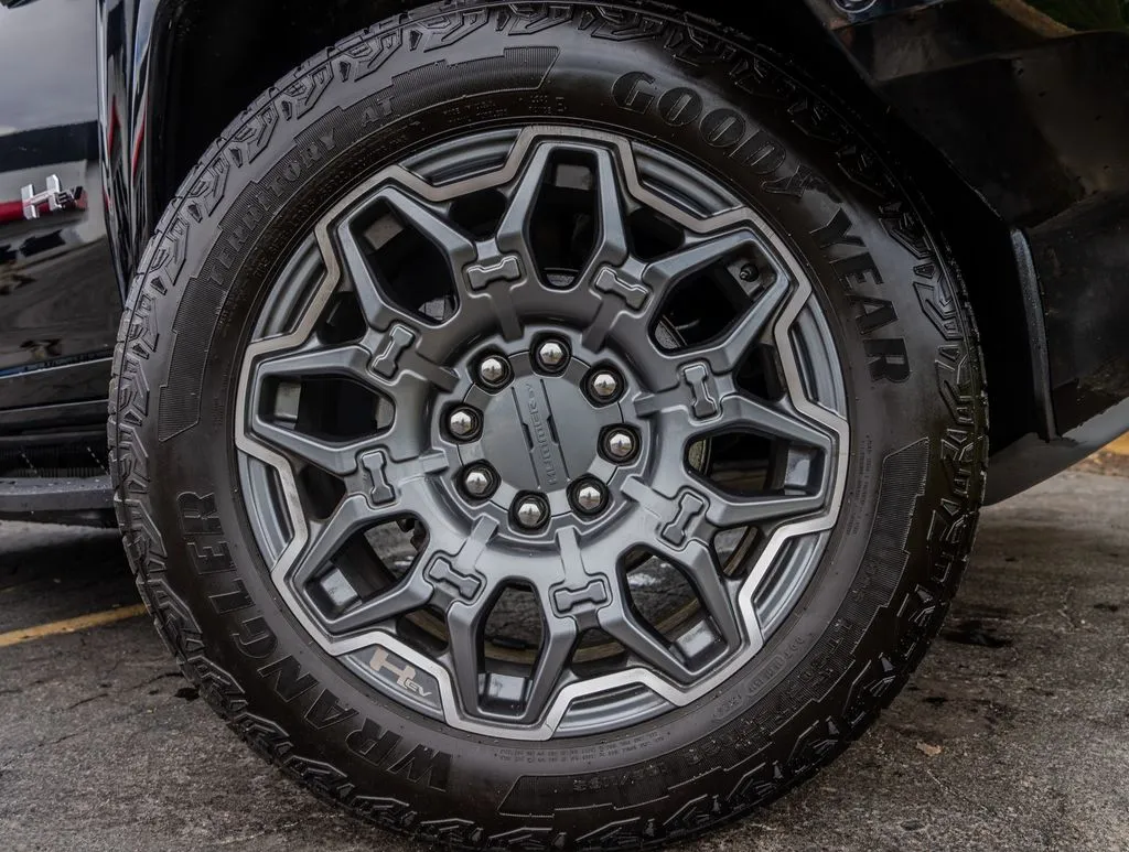 GMC Hummer EV SUV photo 31