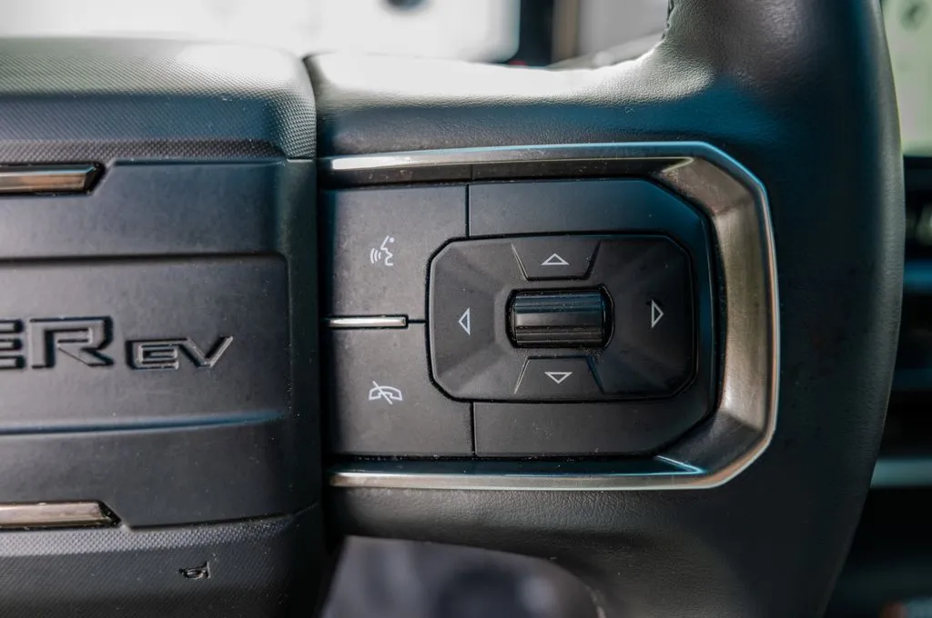 GMC Hummer EV SUV photo 7
