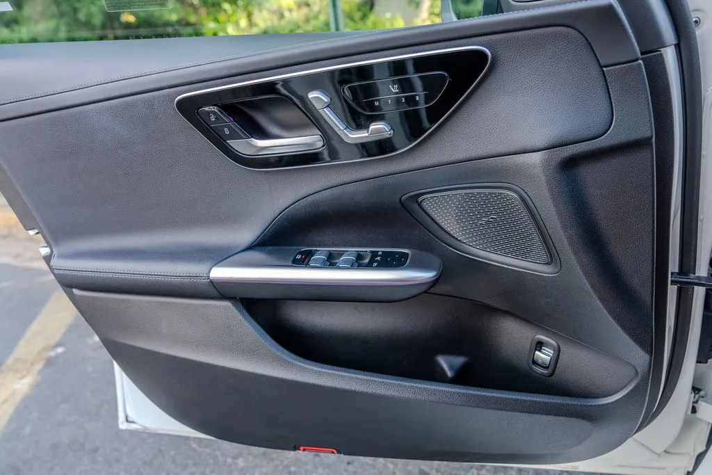 Mercedes-Benz C-Class photo 16