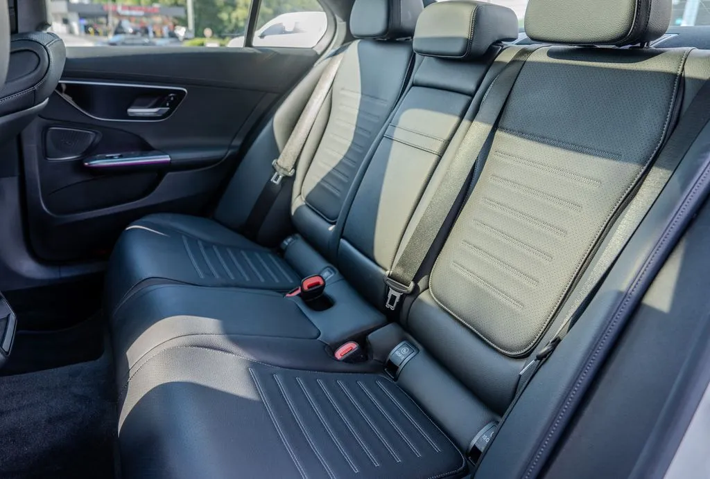 Mercedes-Benz C-Class photo 20