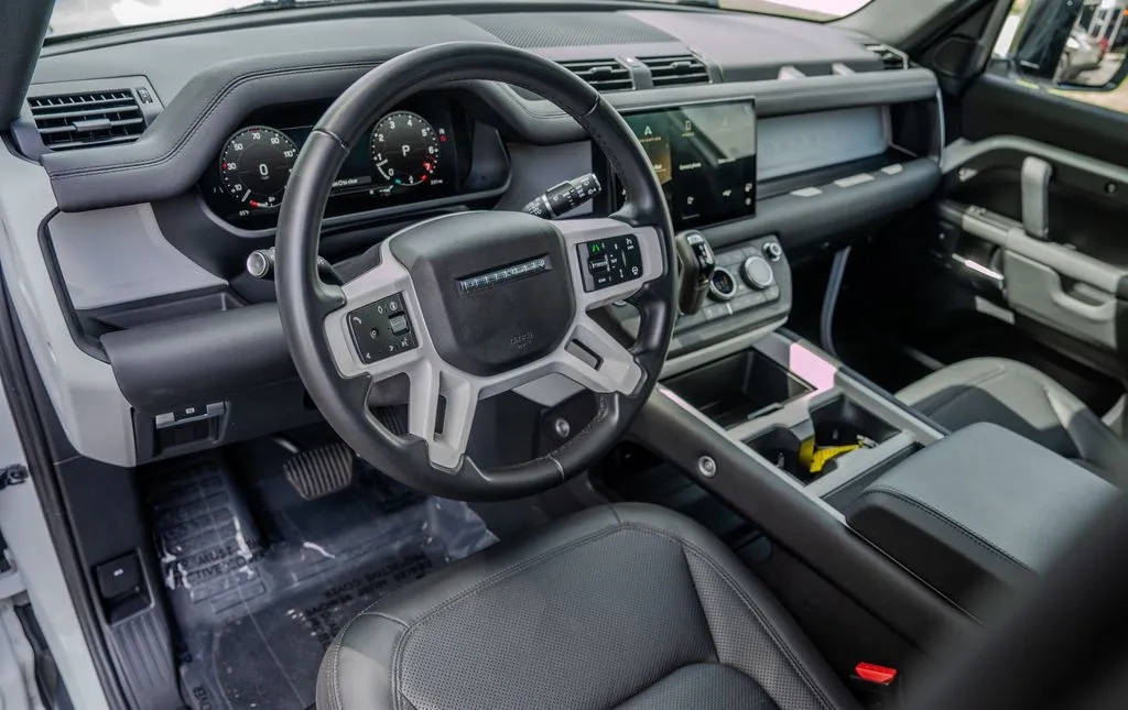 Land Rover Defender 110 photo 4