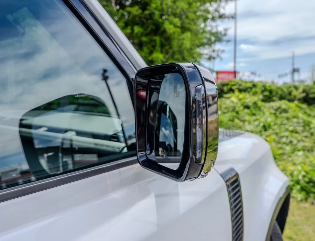 Land Rover Defender 110 photo 29