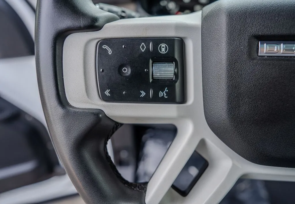 Land Rover Defender 110 photo 6