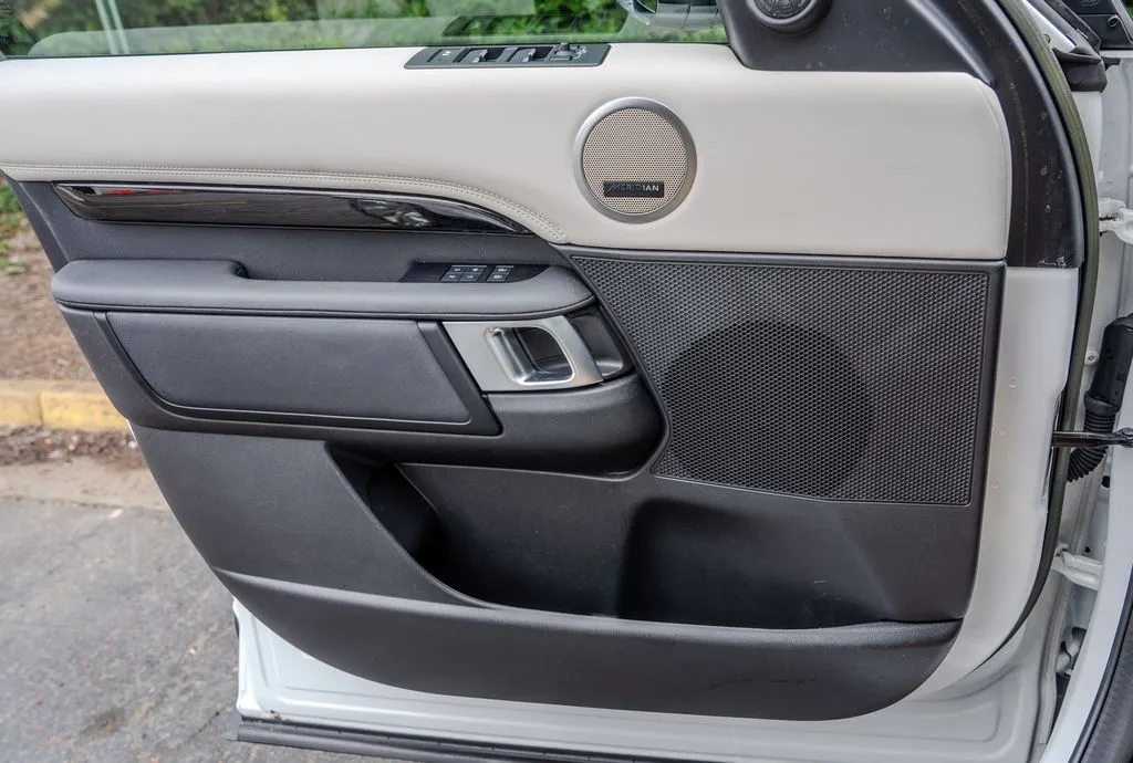 Land Rover Discovery photo 15