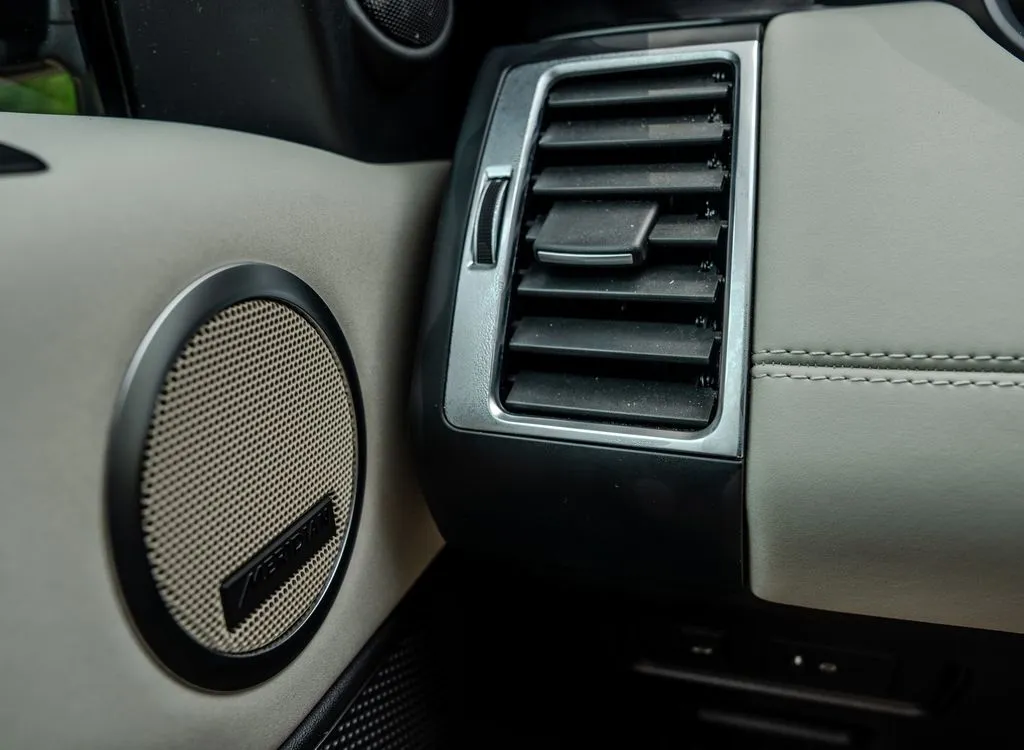 Land Rover Discovery photo 8