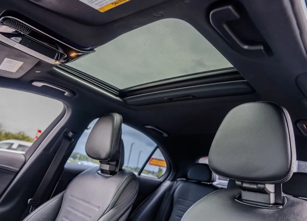 Mercedes-Benz C-Class photo 18