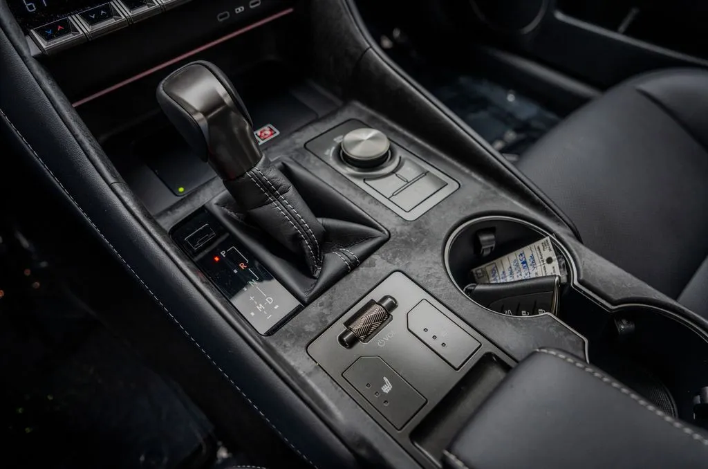 Lexus IS photo 12