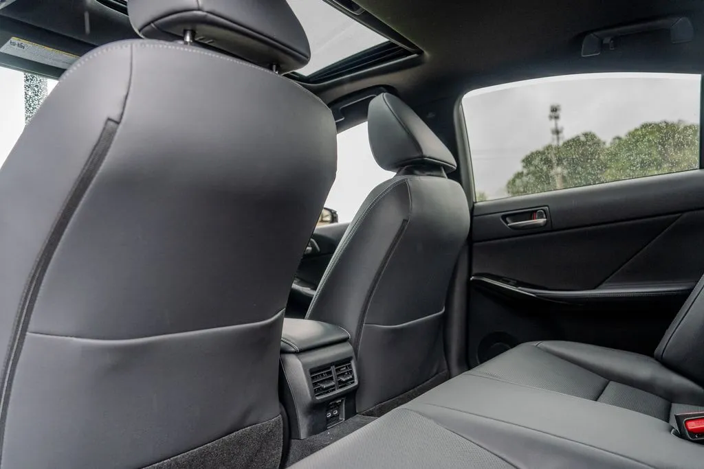 Lexus IS photo 20