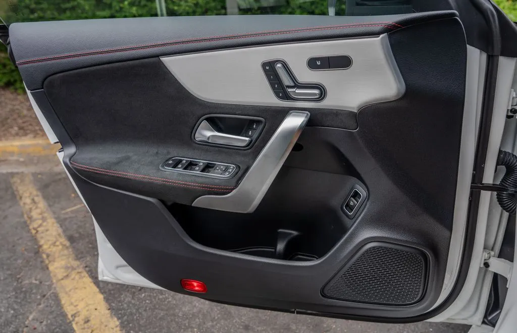 Mercedes-Benz CLA photo 15