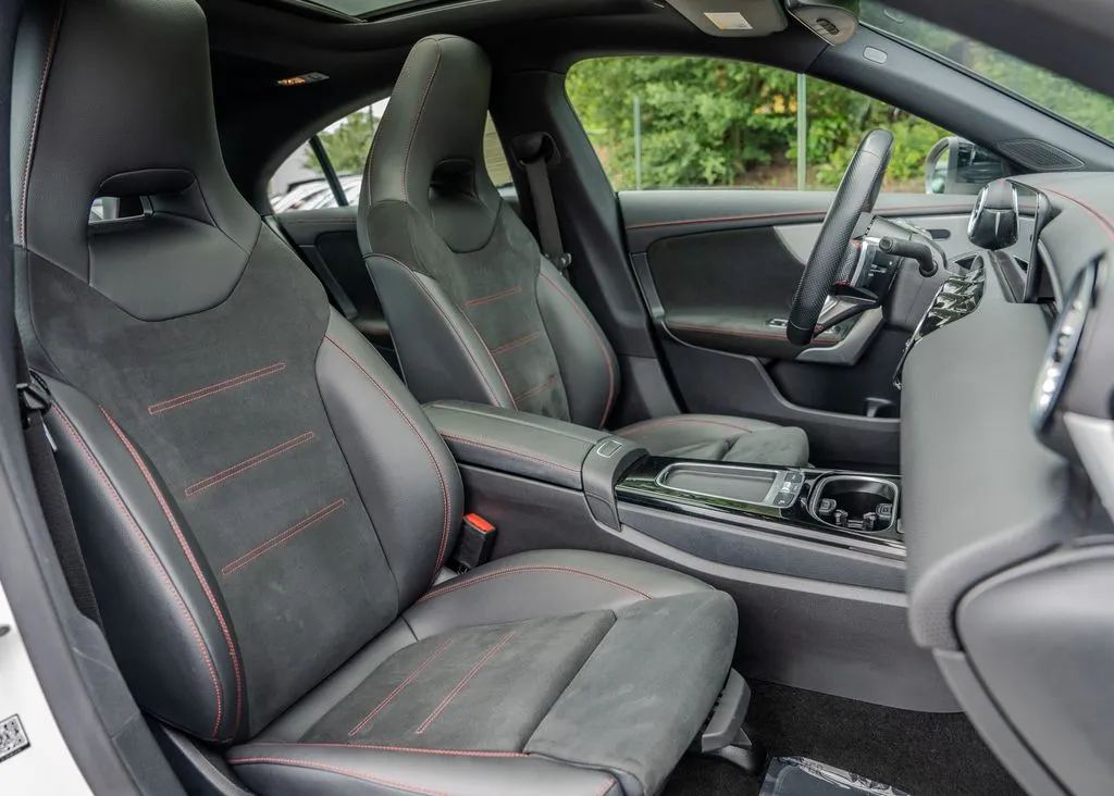 Mercedes-Benz CLA photo 20