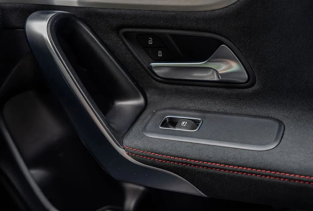 Mercedes-Benz CLA photo 14