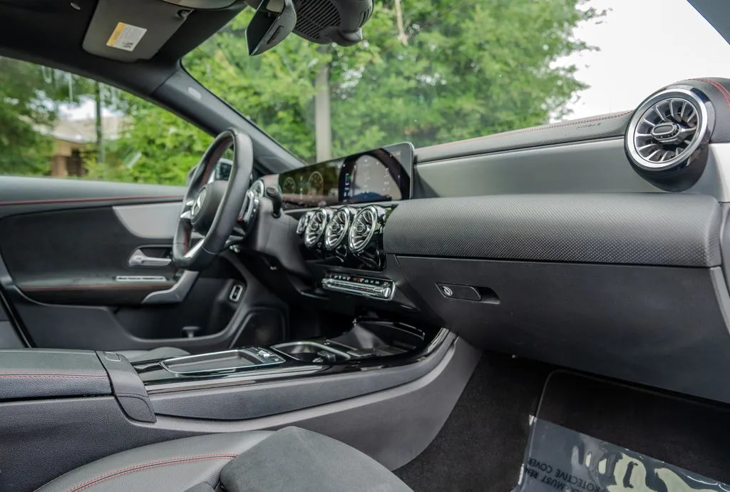 Mercedes-Benz CLA photo 21