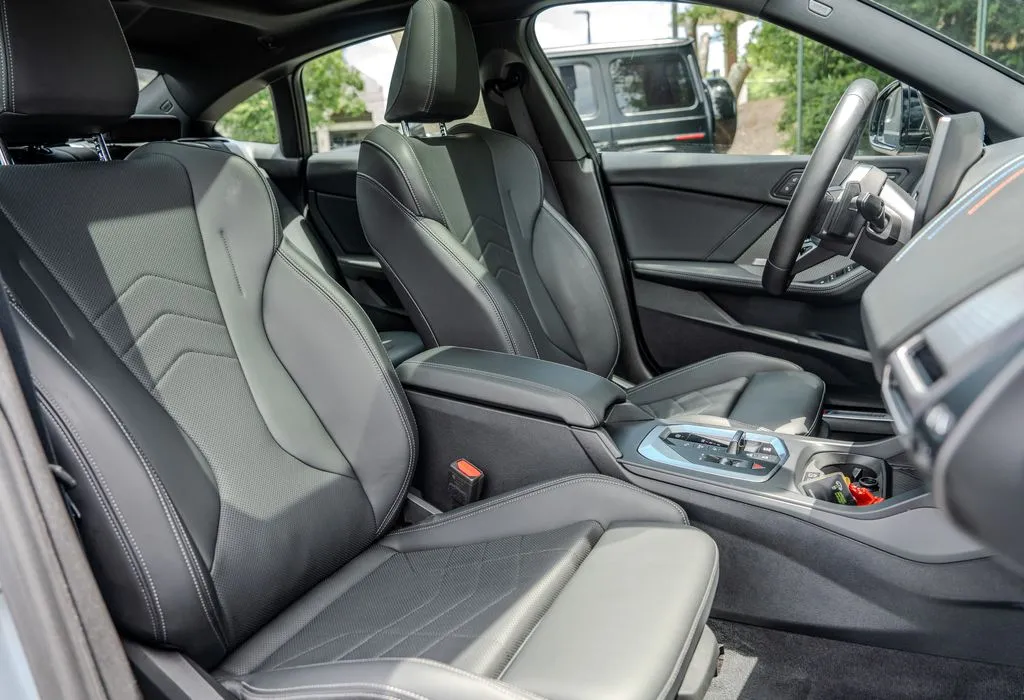 BMW 2 Series photo 22