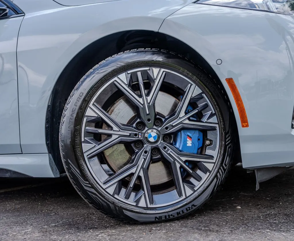 BMW 2 Series photo 31