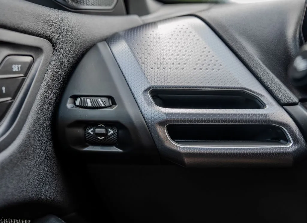 BMW 2 Series photo 8