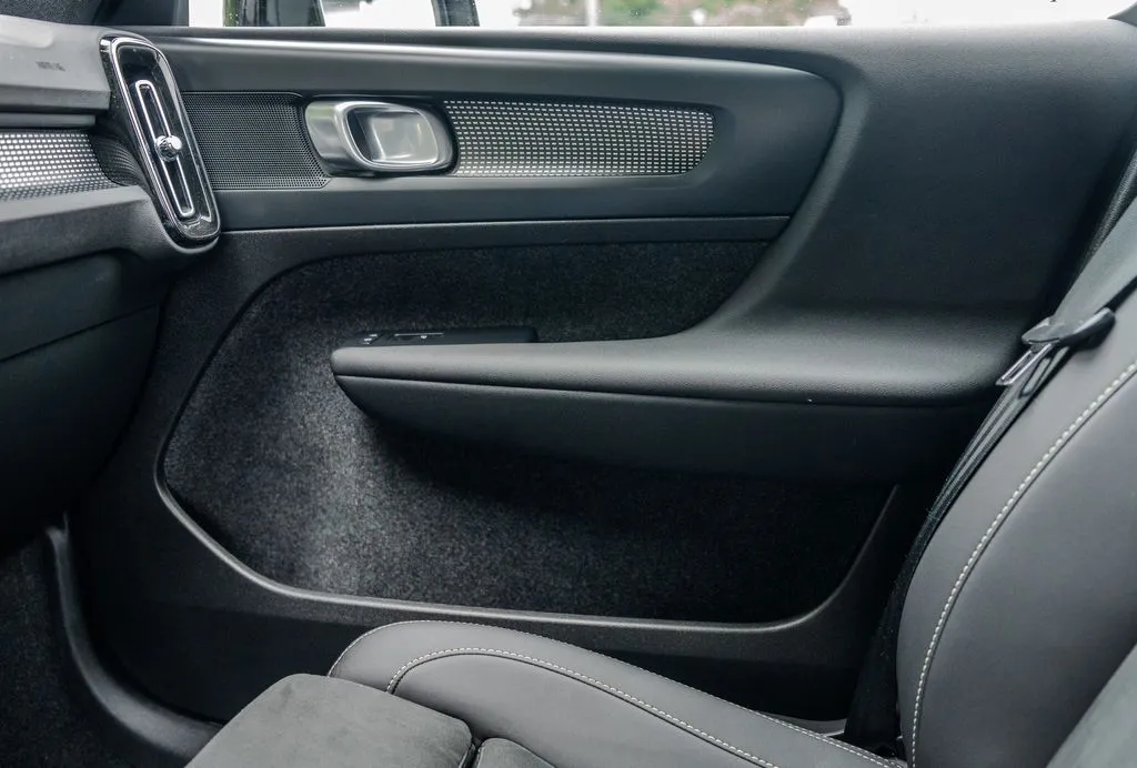 Volvo XC40 photo 14