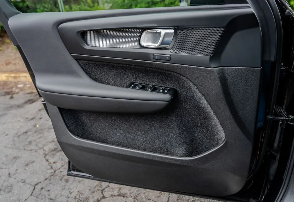 Volvo XC40 photo 16