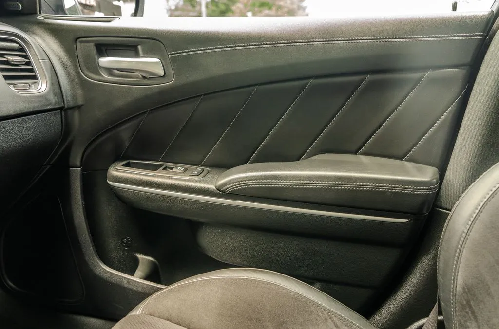 Dodge Charger photo 13