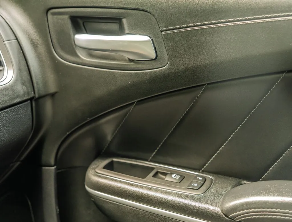 Dodge Charger photo 14
