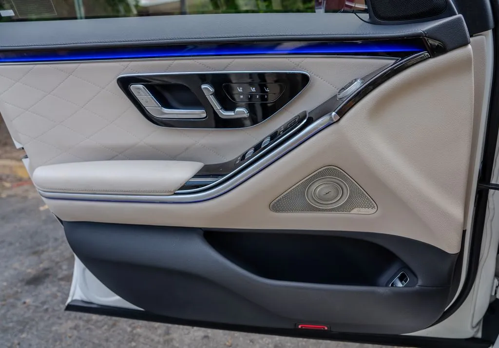 Mercedes-Benz S-Class photo 16