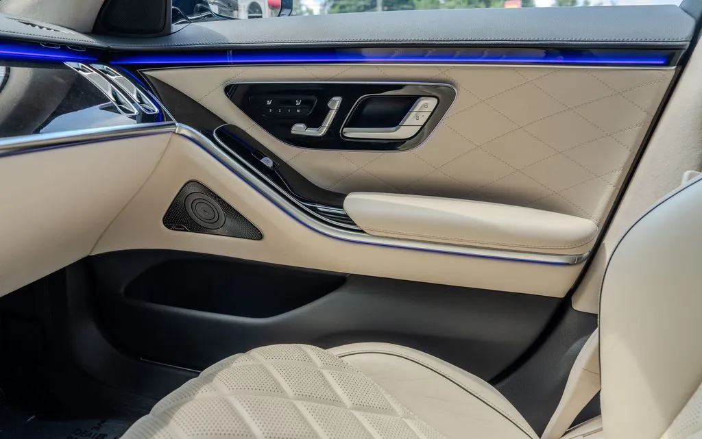 Mercedes-Benz S-Class photo 14