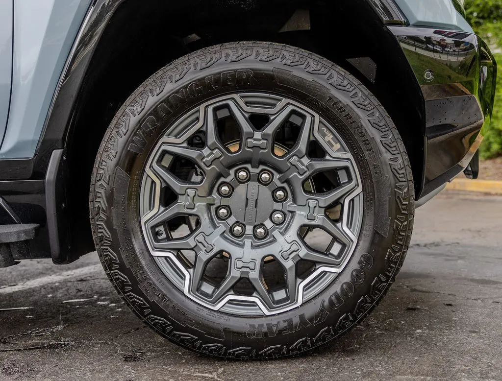 GMC Hummer EV SUV photo 26