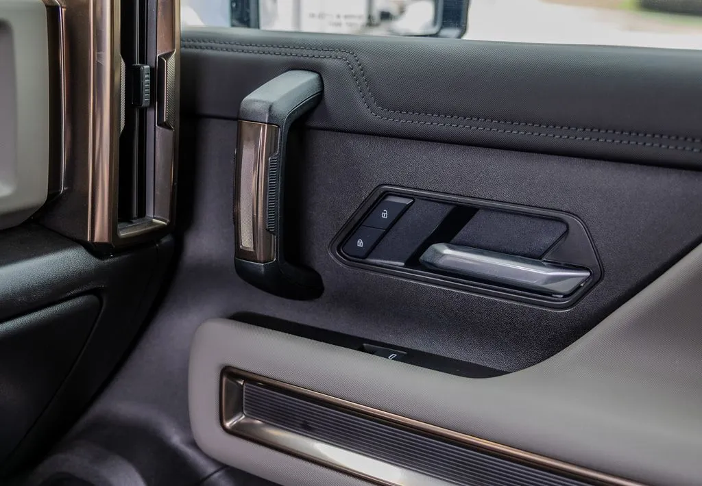 GMC Hummer EV SUV photo 14