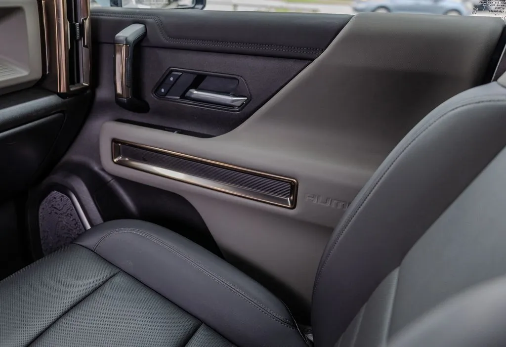 GMC Hummer EV SUV photo 13