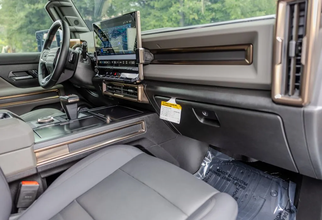 GMC Hummer EV SUV photo 20
