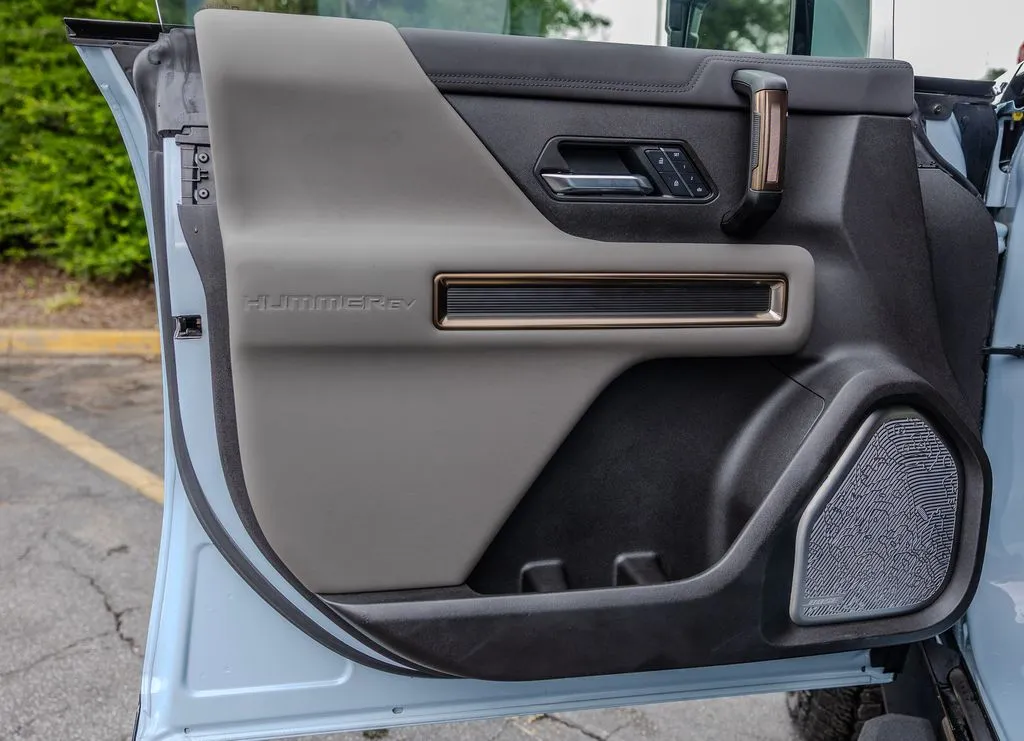 GMC Hummer EV SUV photo 9