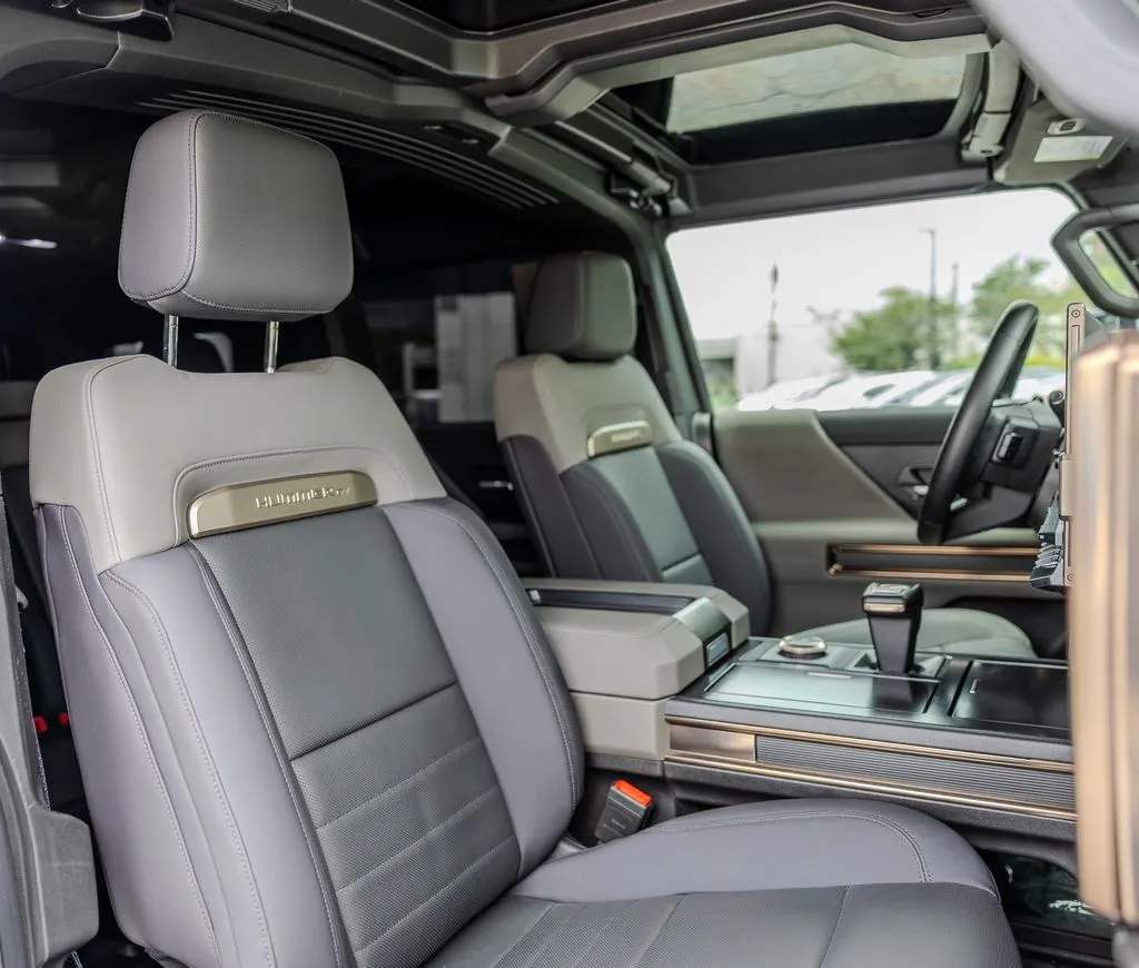 GMC Hummer EV SUV photo 19