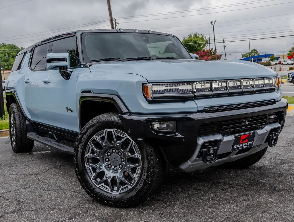 GMC Hummer EV SUV photo 3
