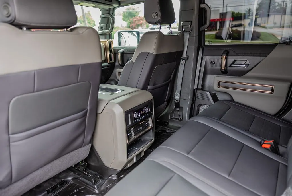 GMC Hummer EV SUV photo 18