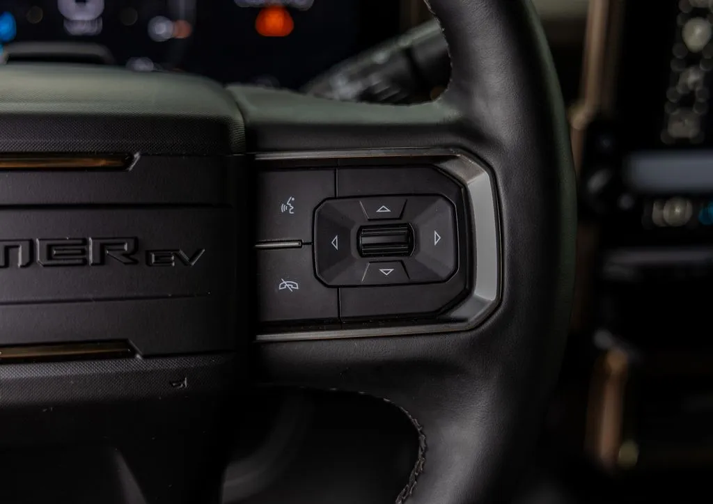 GMC Hummer EV SUV photo 7